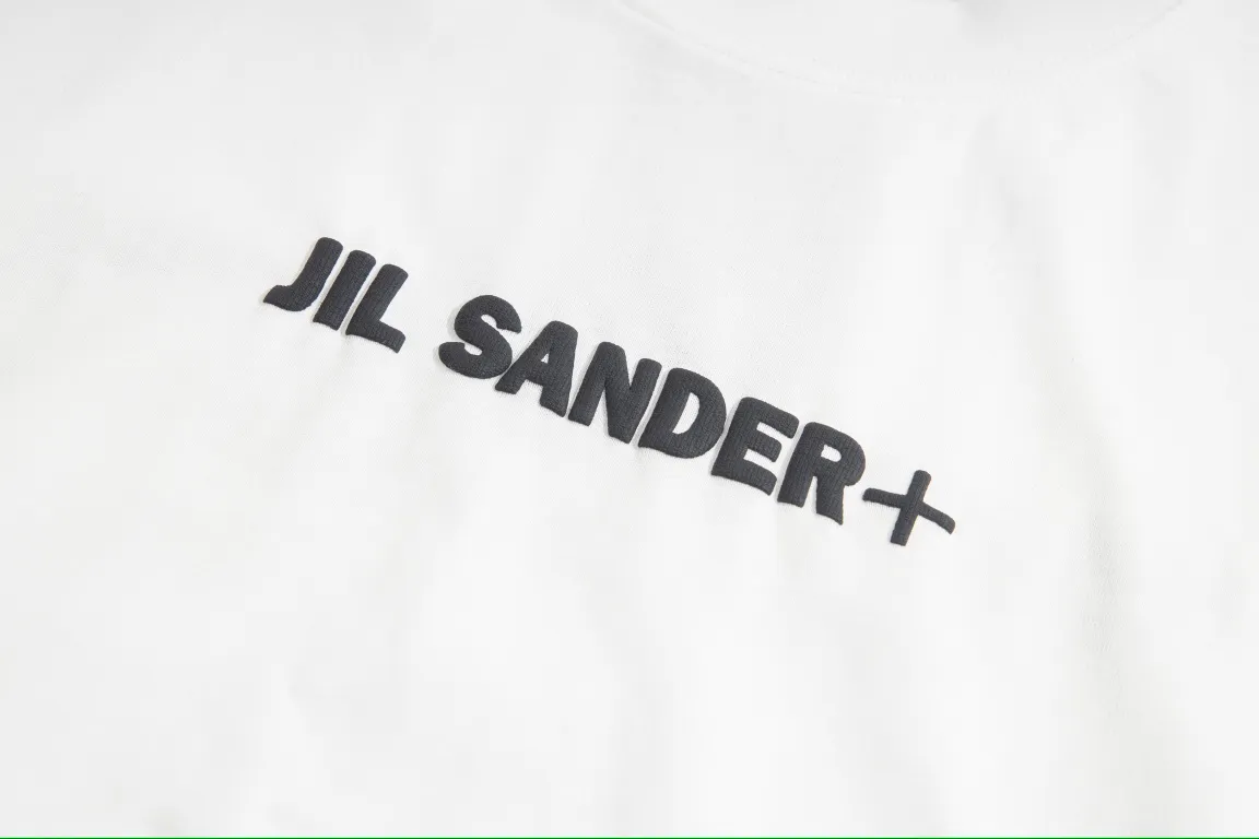 🌈New Arrival🆕JIL, sander 24 foam printed short sleeves, made of pure cotton fabric, design, loose fit, Same Style for men and women, Color: Black, White, Sizes: XS S M L